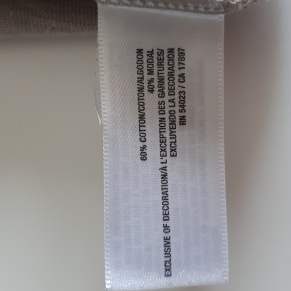 Old Navy Women's T Shirt - Picture 5 of 7